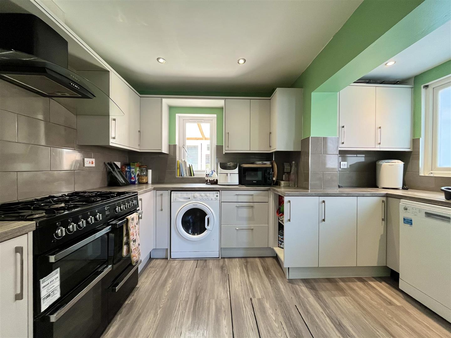 3 bed property in Ian Close, Bexhill-On-Sea